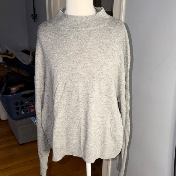 Everlane Cashmere  Light Gray Turtleneck Sweater - Picture 2 of 8